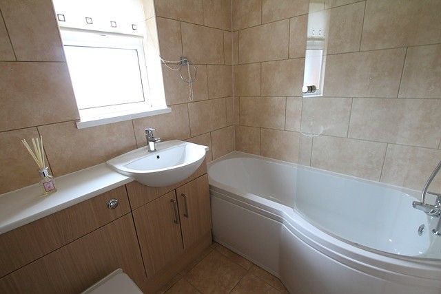 Property photo 3 of 11 Bathroom