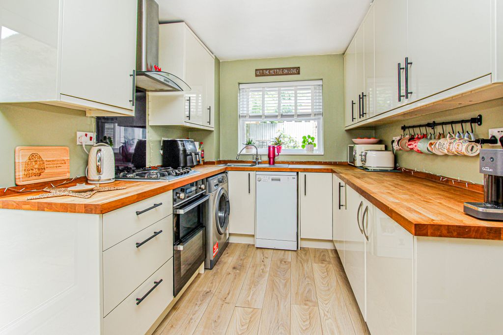 Property photo 2 of 15 Kitchen