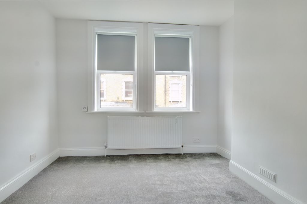 Property photo 3 of 8 2.Lounge.Jpg