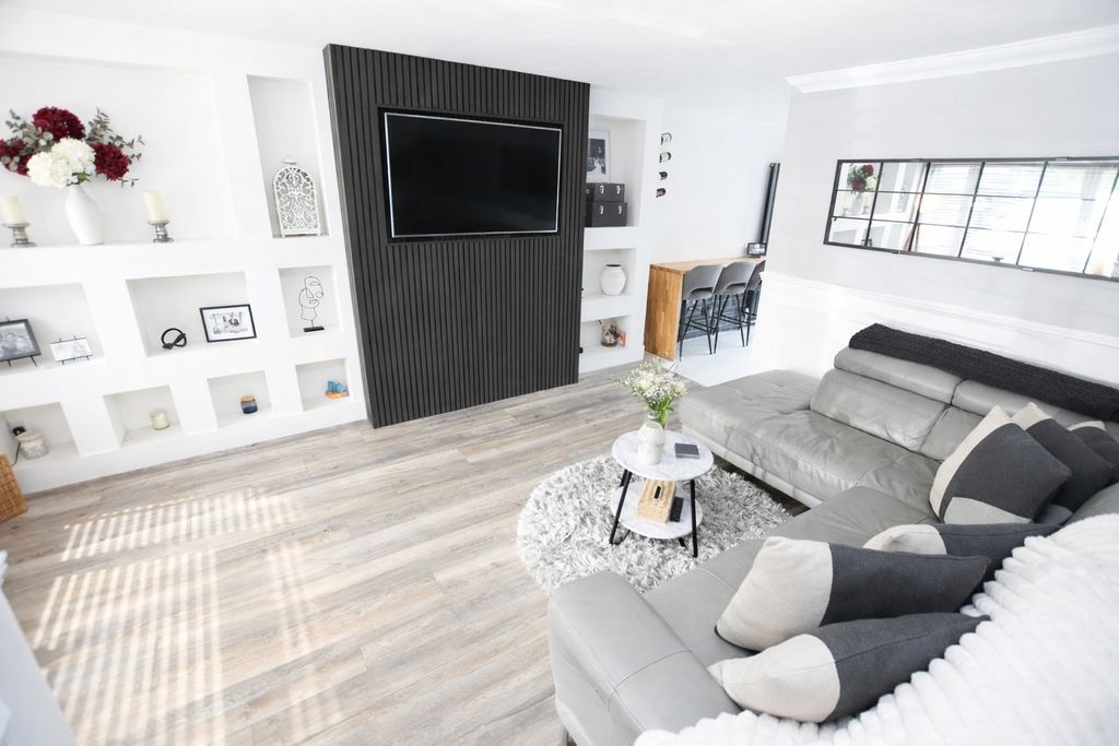 Property photo 3 of 16 Photo 14