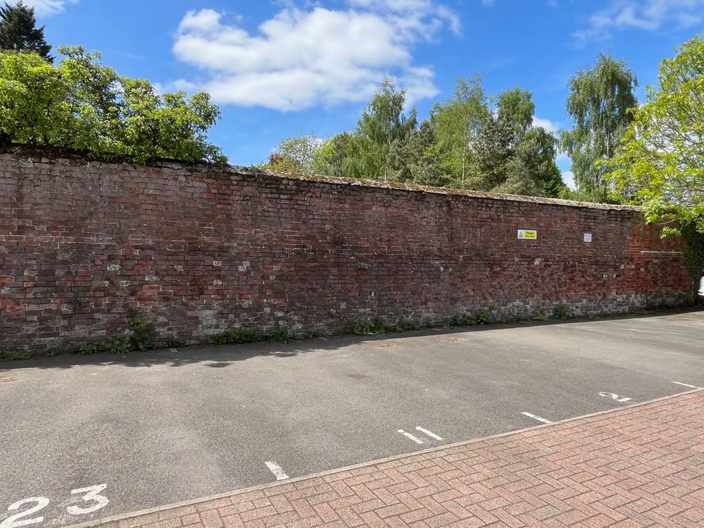 Property photo 2 of 17 Image