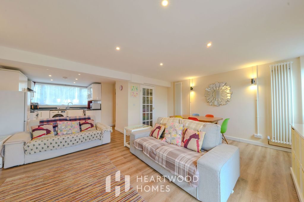 Property photo 2 of 20