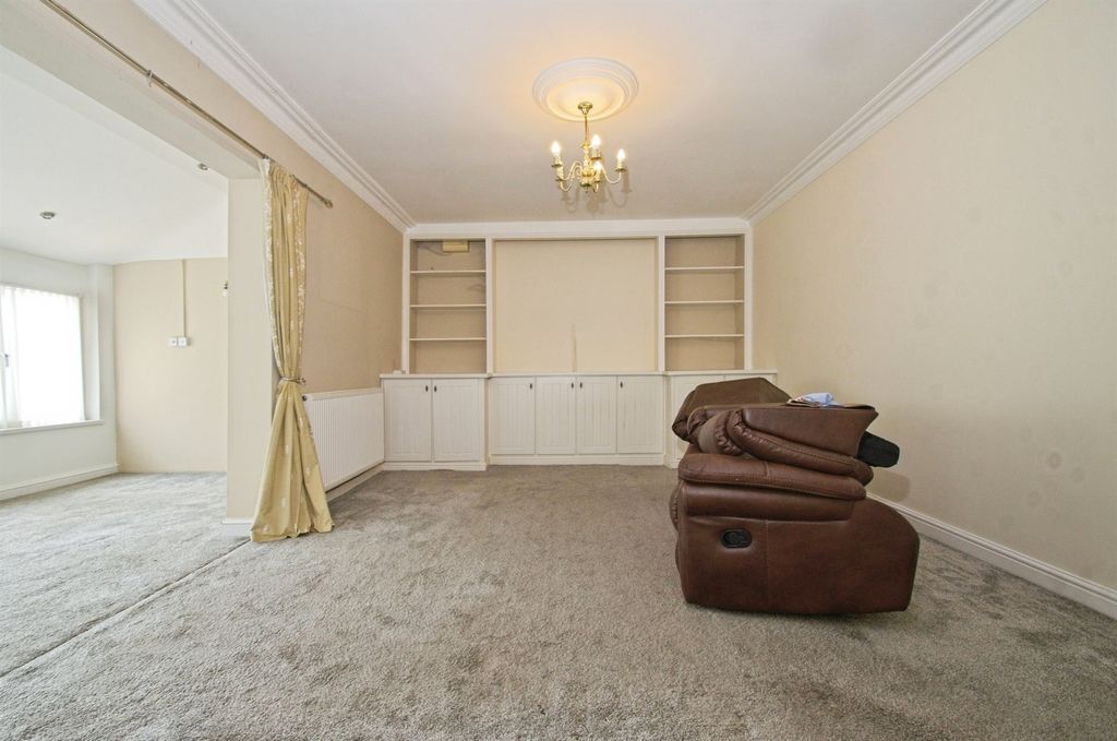 Property photo 3 of 21