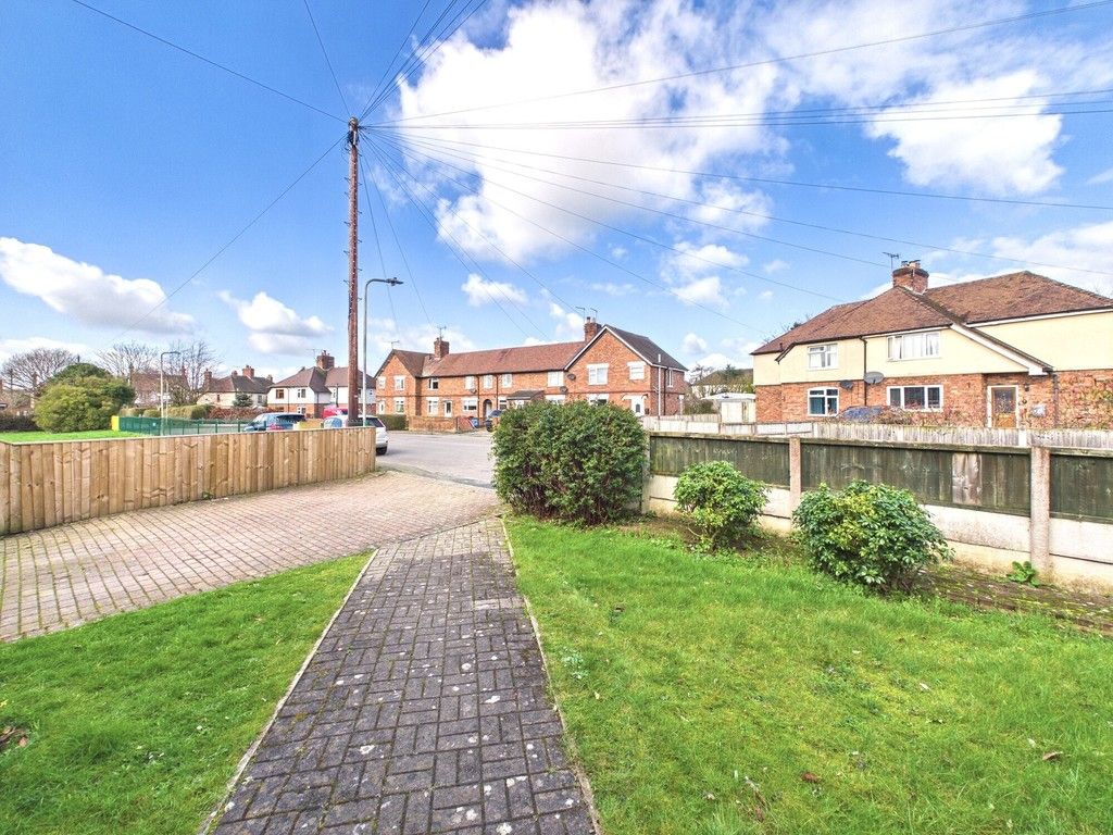 Property photo 2 of 25 Front Garden