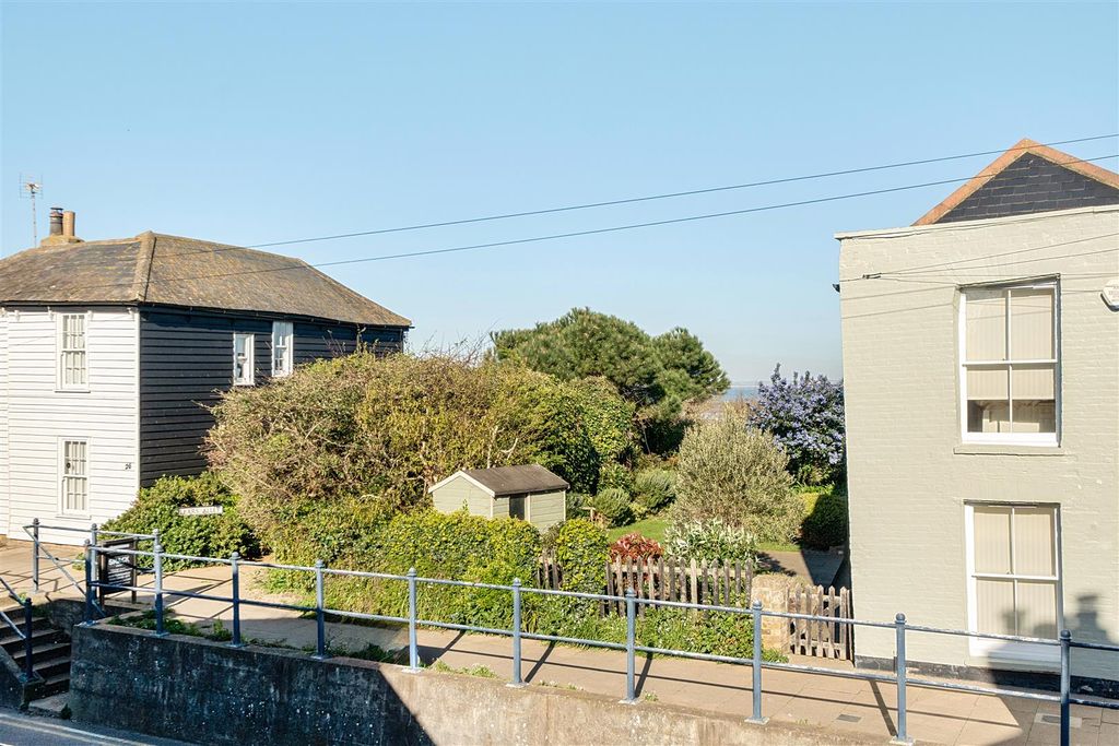 Property photo 3 of 20 Island Wall, Whitstable