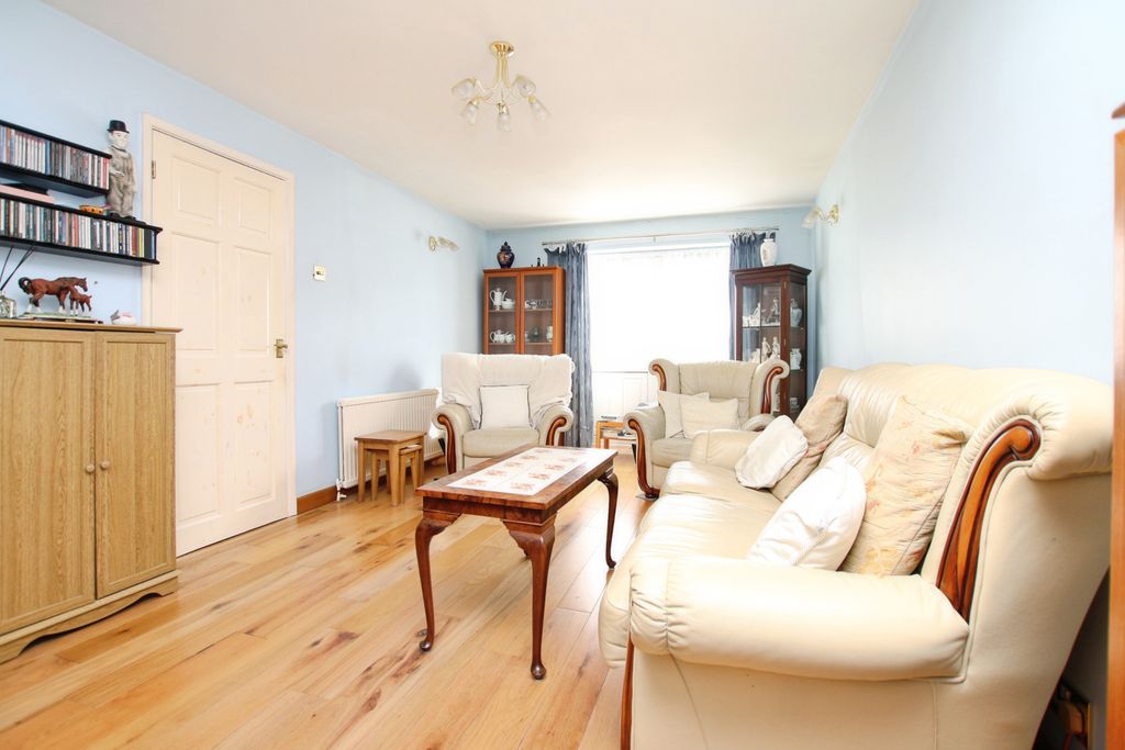 Property photo 3 of 6
