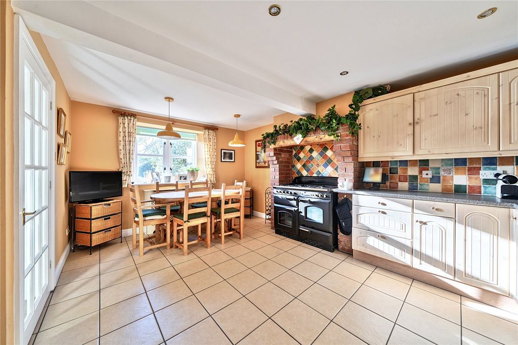 Property photo 2 of 24 Picture No. 18