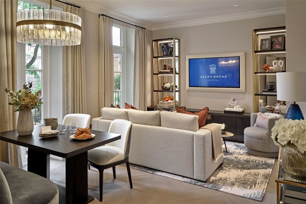 Property photo 1 of 10 Living Space