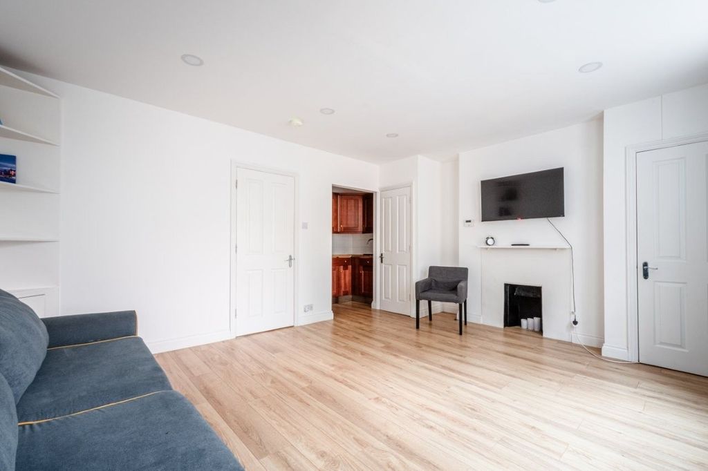 Property photo 3 of 8