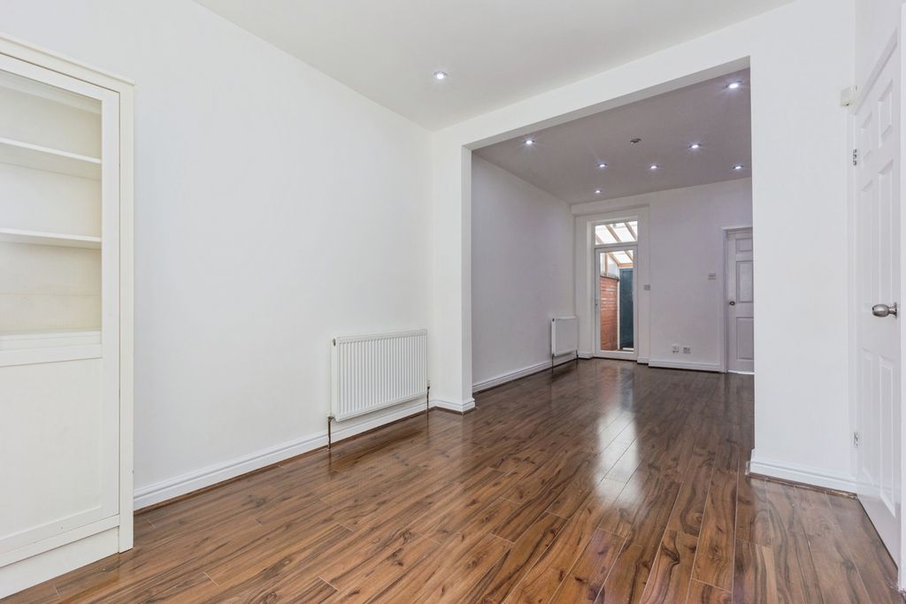 Property photo 3 of 17 Photo