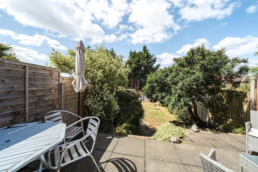 Property photo 3 of 13 Garden.Jpg