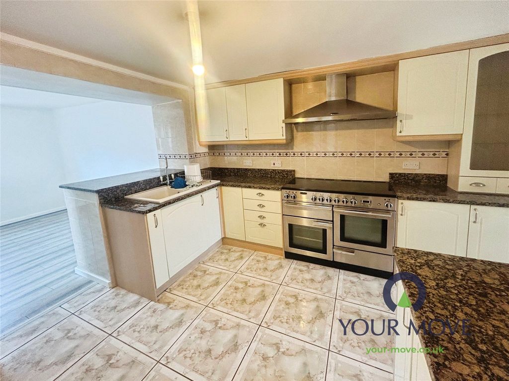 Property photo 3 of 16 Kitchen