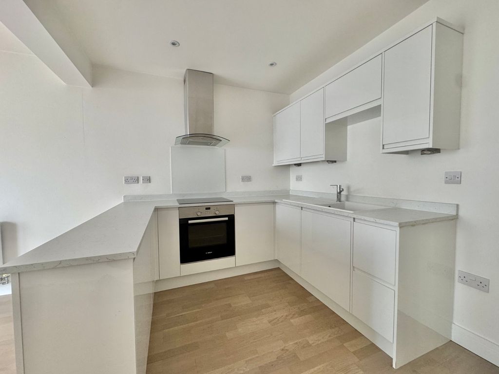 Property photo 3 of 11 Kitchen