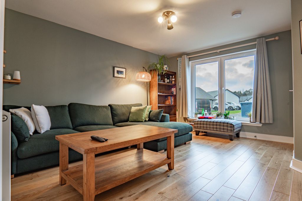 Property photo 2 of 34