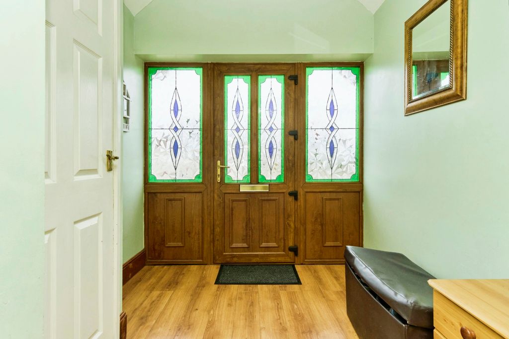 Property photo 2 of 15 Entrance Hall