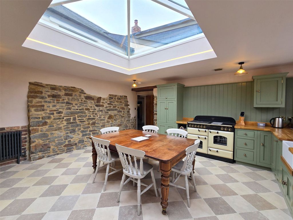 Property photo 2 of 27 Picture No. 02