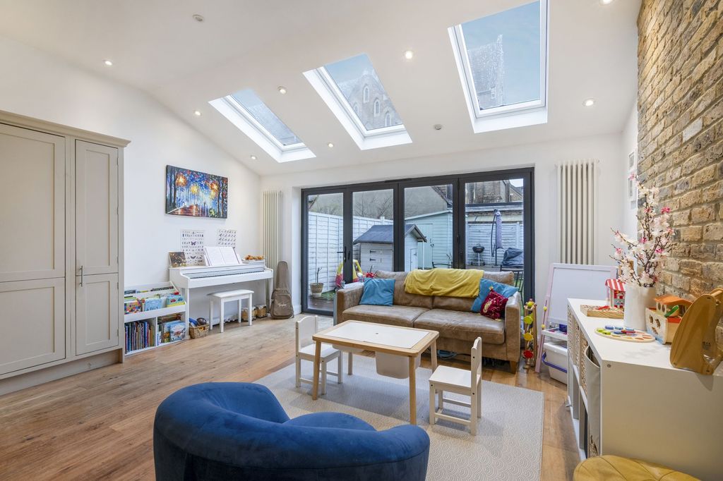 Property photo 3 of 11