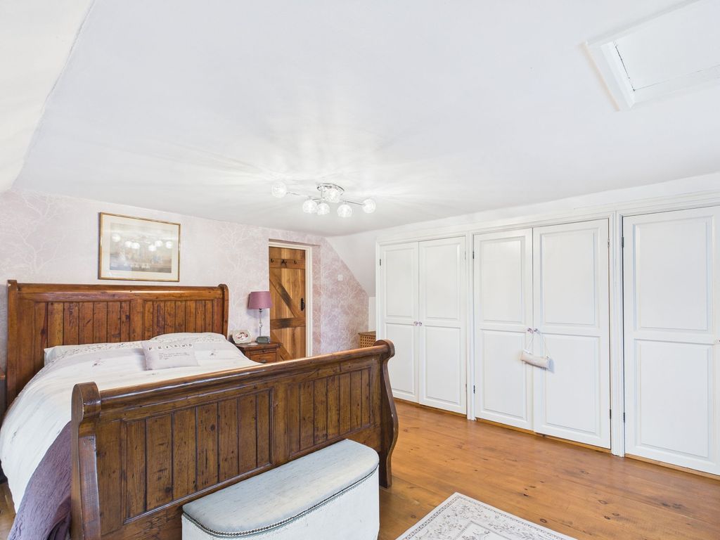 Property photo 3 of 33