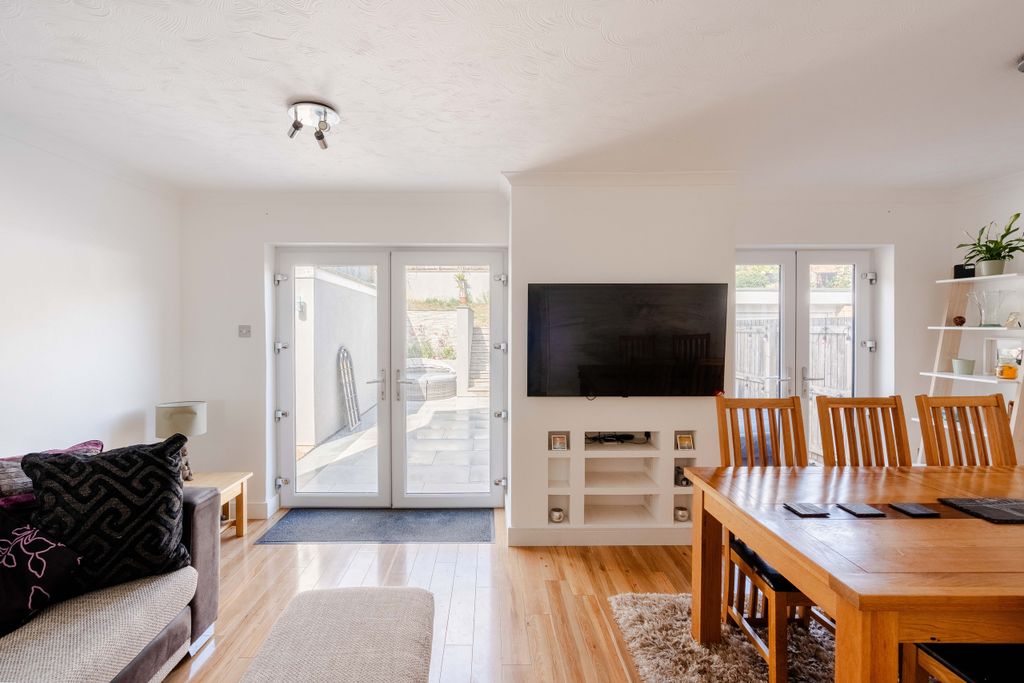 Property photo 3 of 25 26