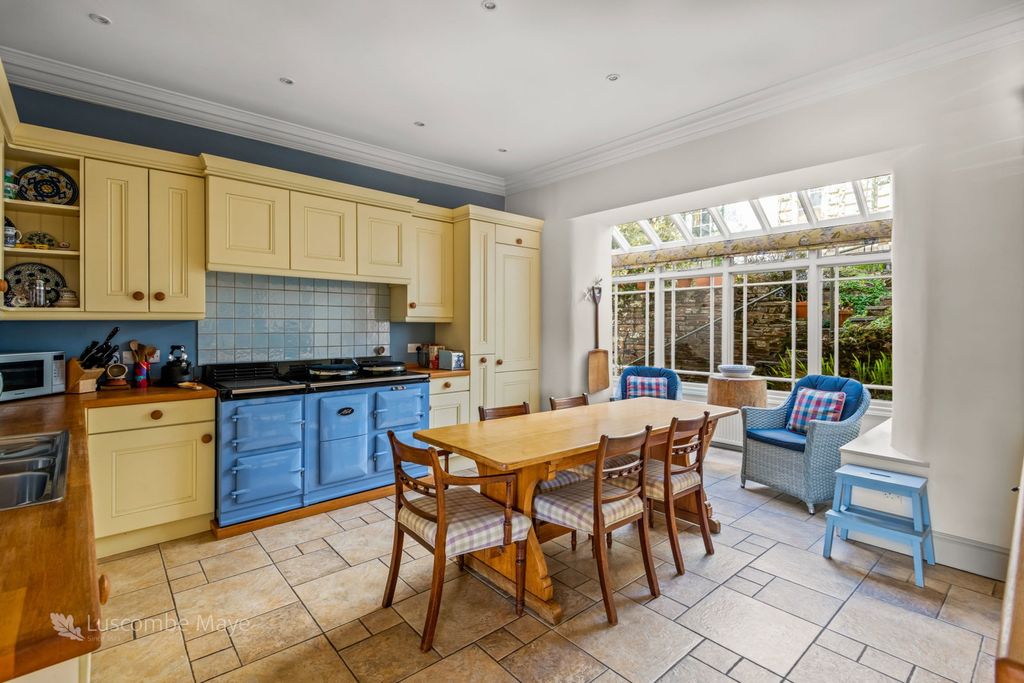 Property photo 3 of 22