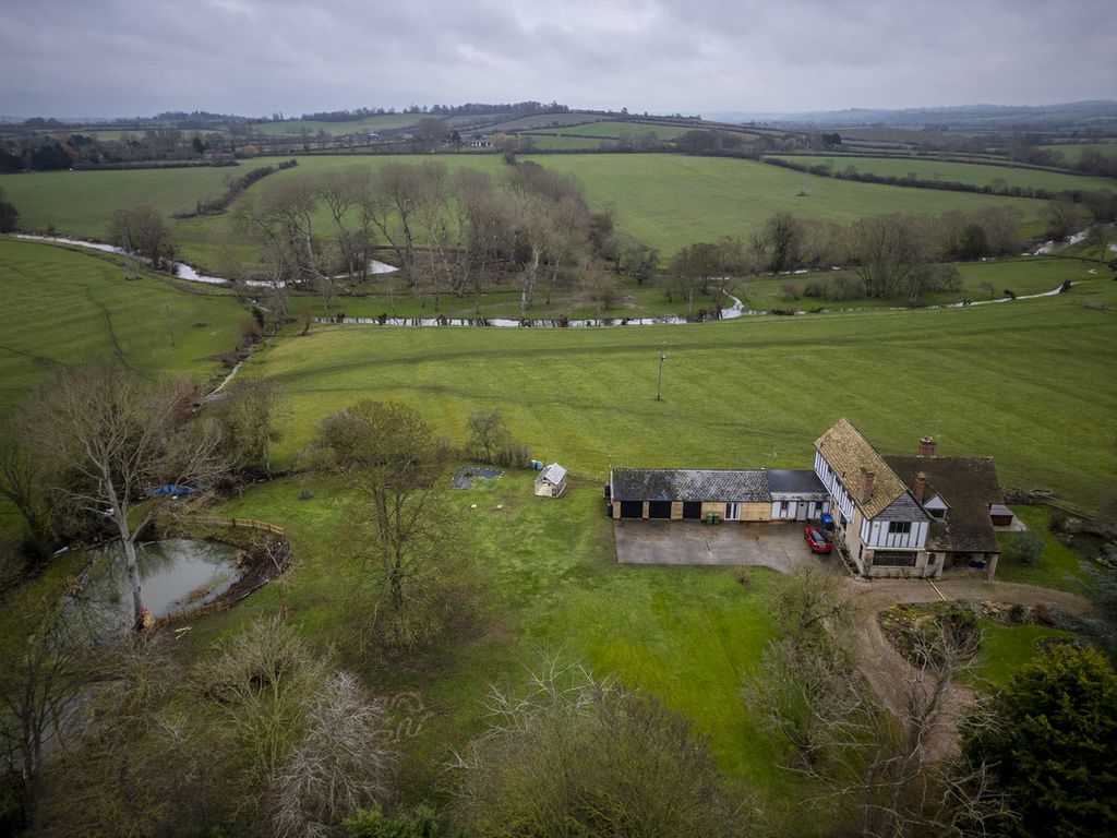 Property photo 2 of 34