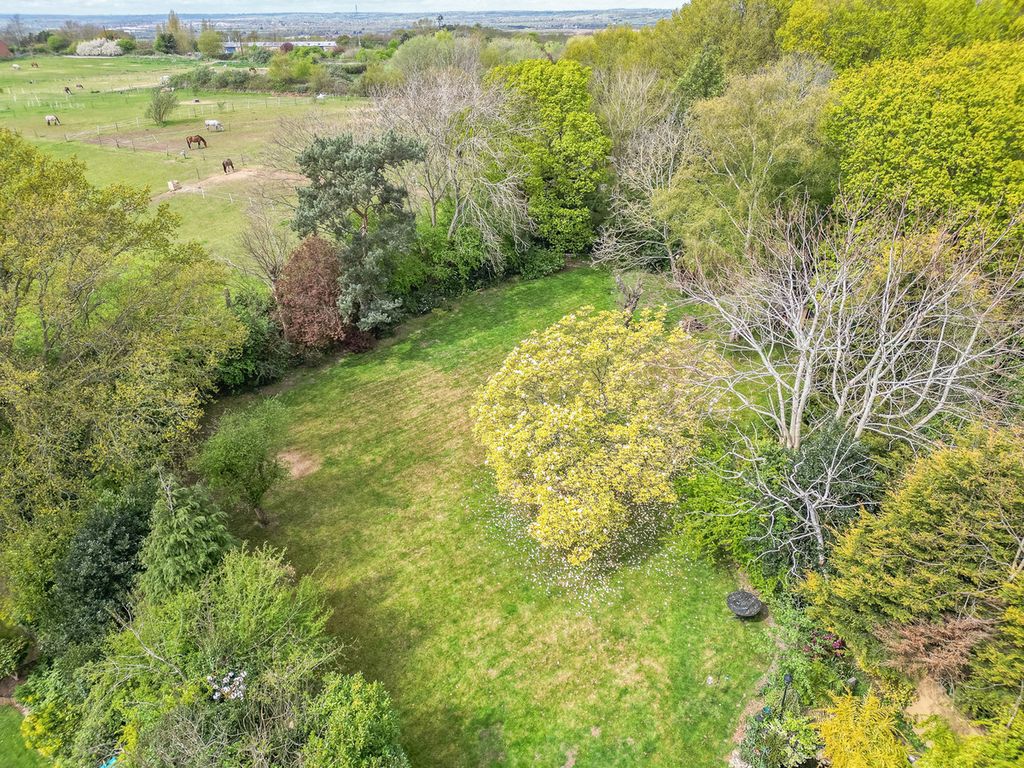 Property photo 2 of 35