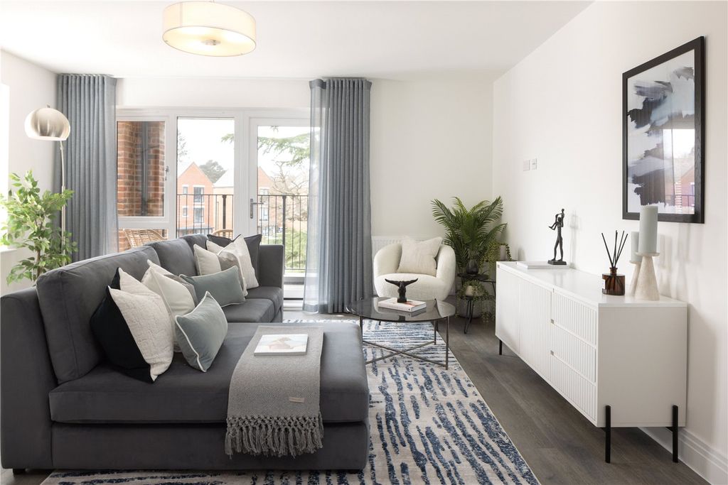 Property photo 2 of 7 Living Area