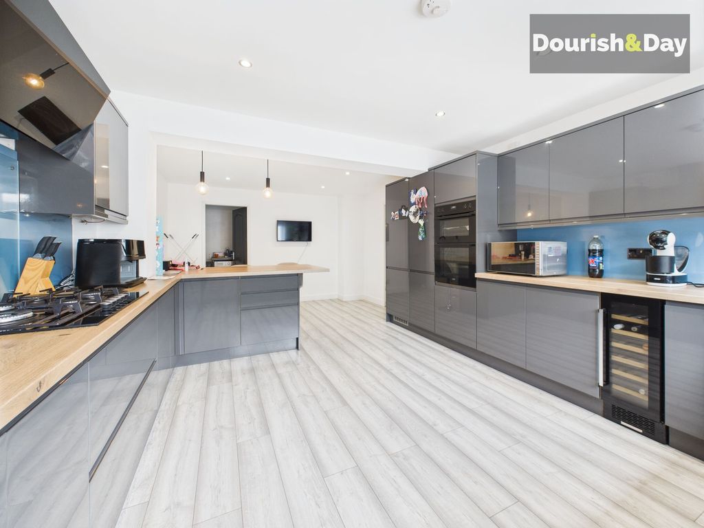 Property photo 2 of 18 Breakfast Kitchen