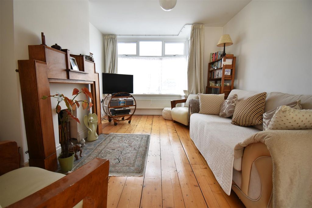 Property photo 3 of 17