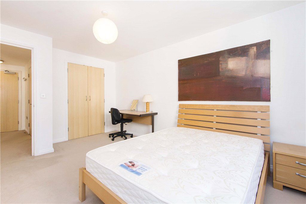 Property photo 2 of 9 Bedroom