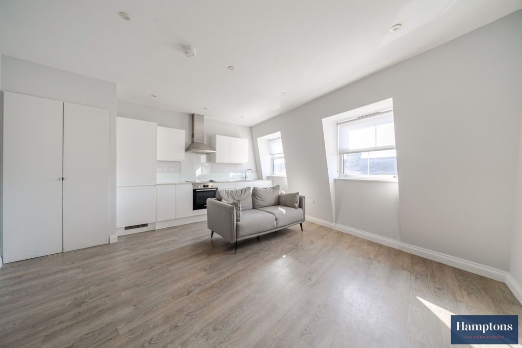 Property photo 2 of 13 55Dd7c4E-Bfda-41c...