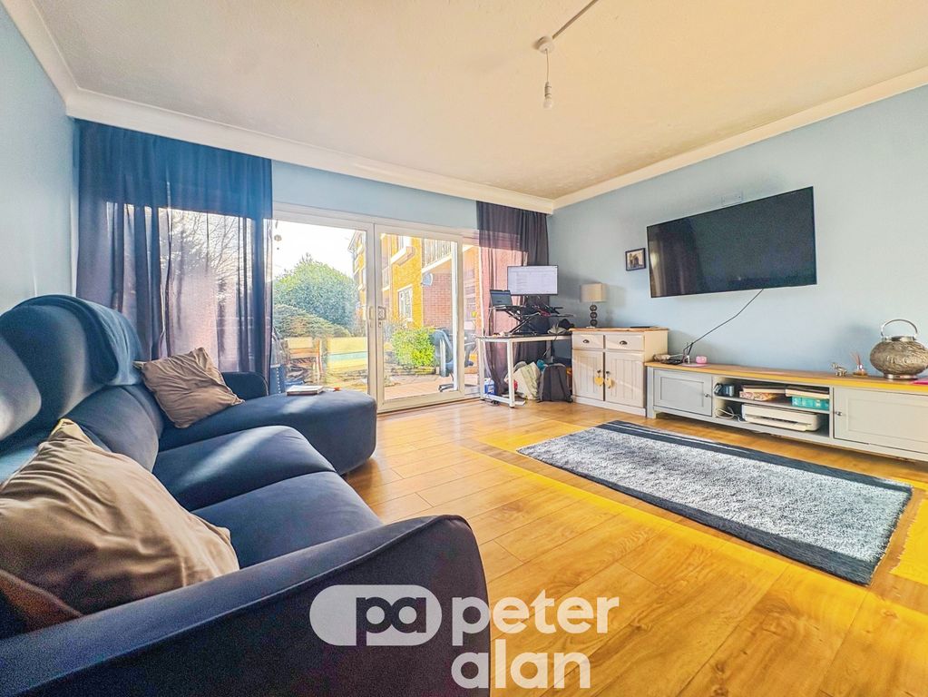 Property photo 3 of 23 Living Room