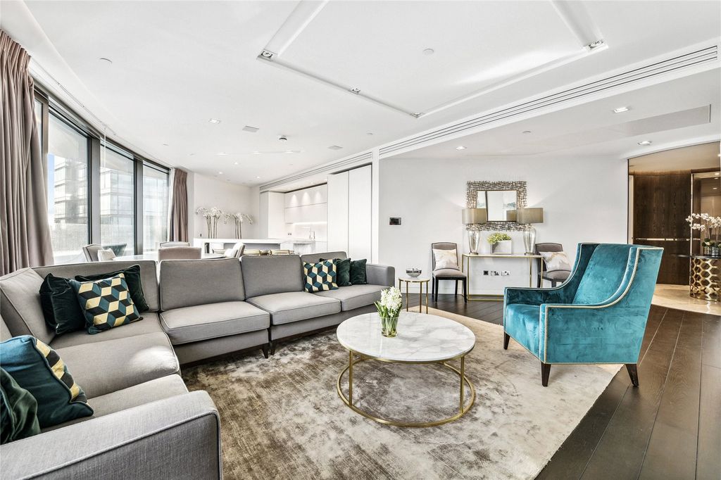 Property photo 2 of 25