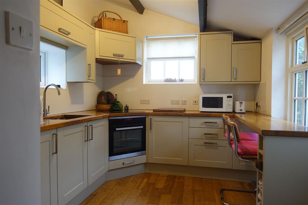 Property photo 2 of 10 Kitchen.Jpg