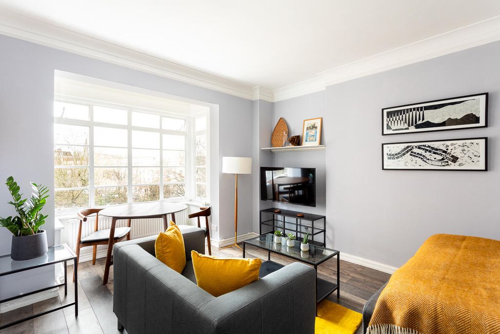Property photo 1 of 16 Hor - 108. Rossmore Court, Park Road.Nw1 6Xz-3.Jpg