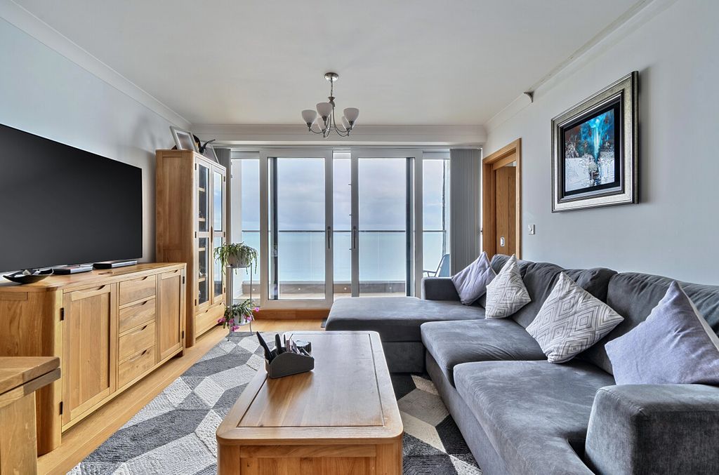 Property photo 3 of 23 1397035-12-698F2E...