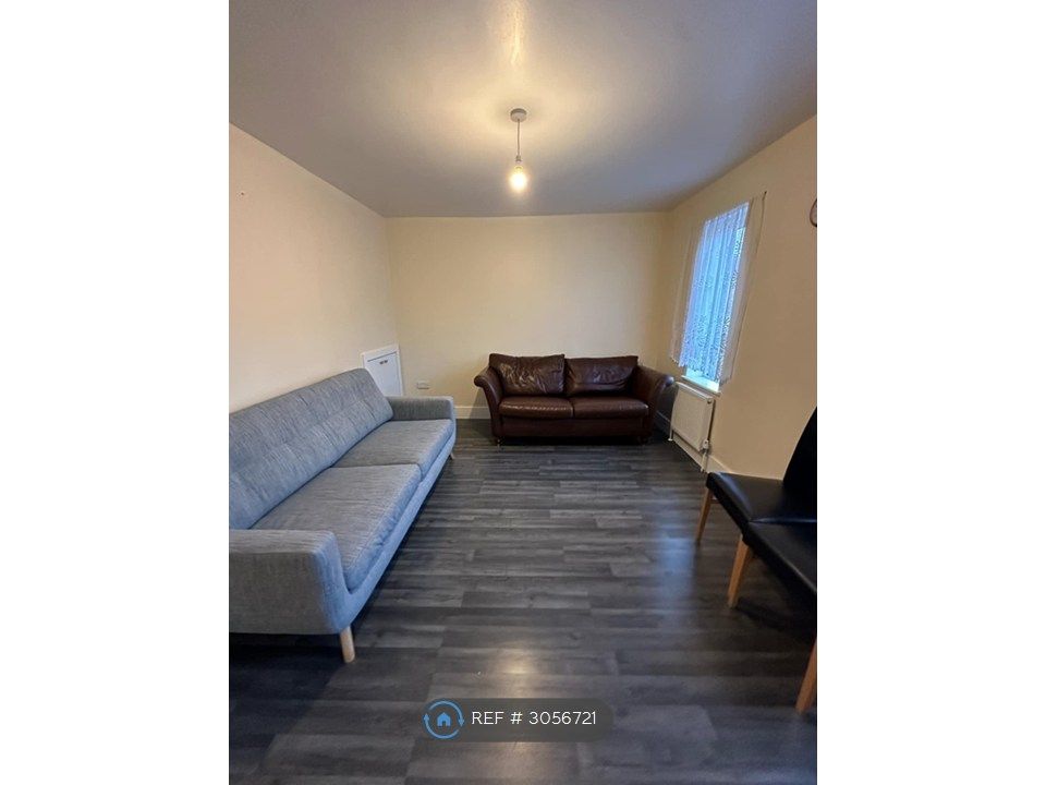 Property photo 1 of 10 Living Room