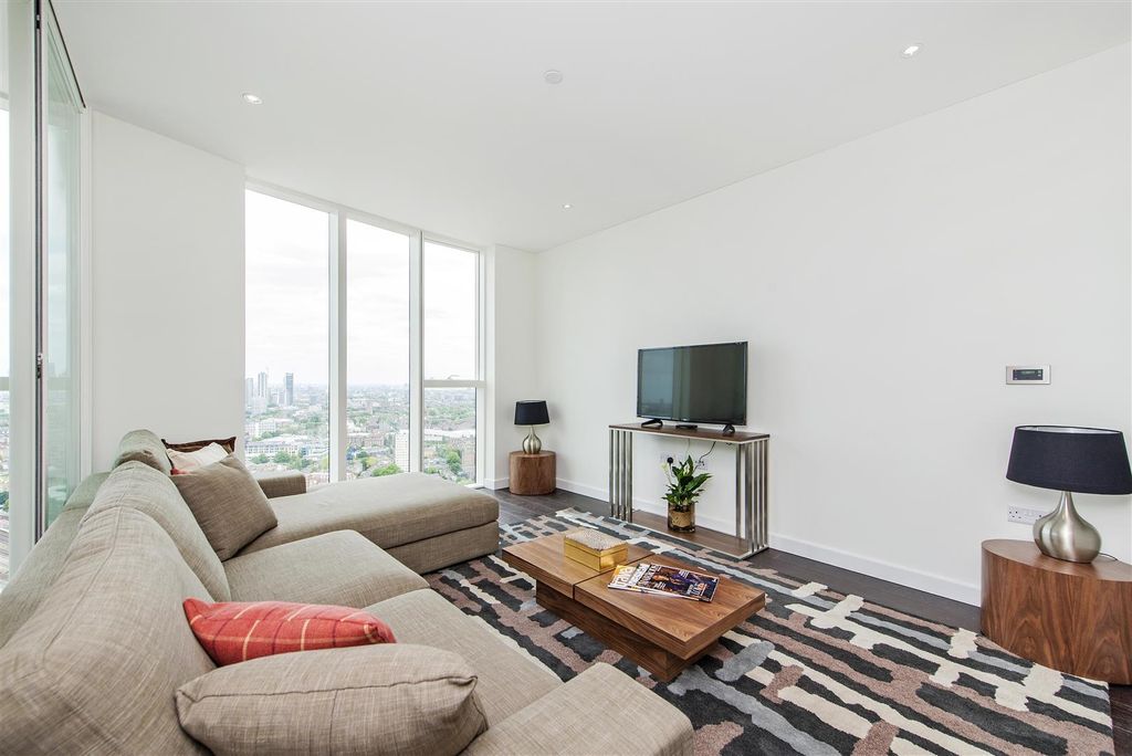 Property photo 1 of 18 Reception