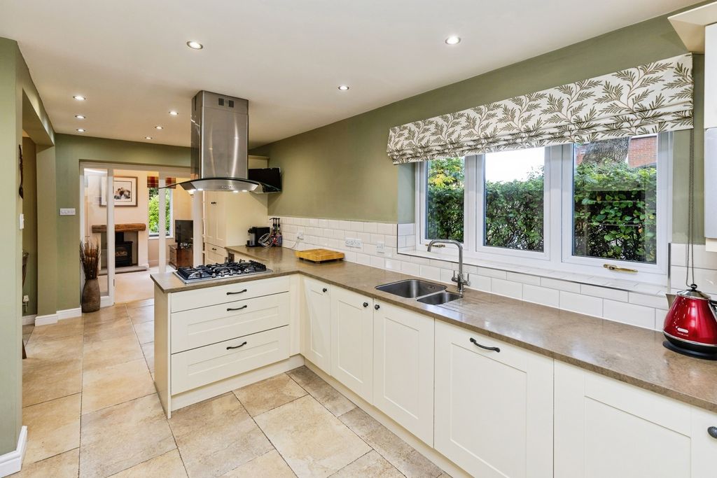 Property photo 3 of 34 Pbox-Img.Jpg