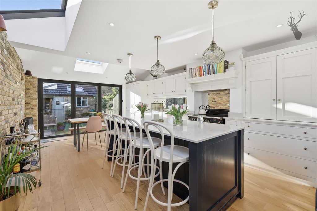 Property photo 2 of 24