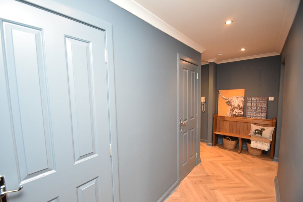 Property photo 2 of 15 4212983