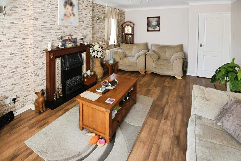 Property photo 3 of 11 Photo 3