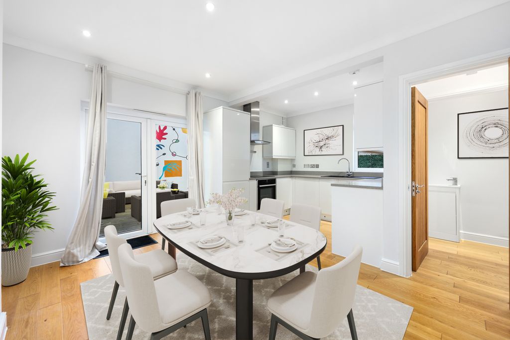 Property photo 1 of 18 Four Bedroom Double Fronted House For Sale