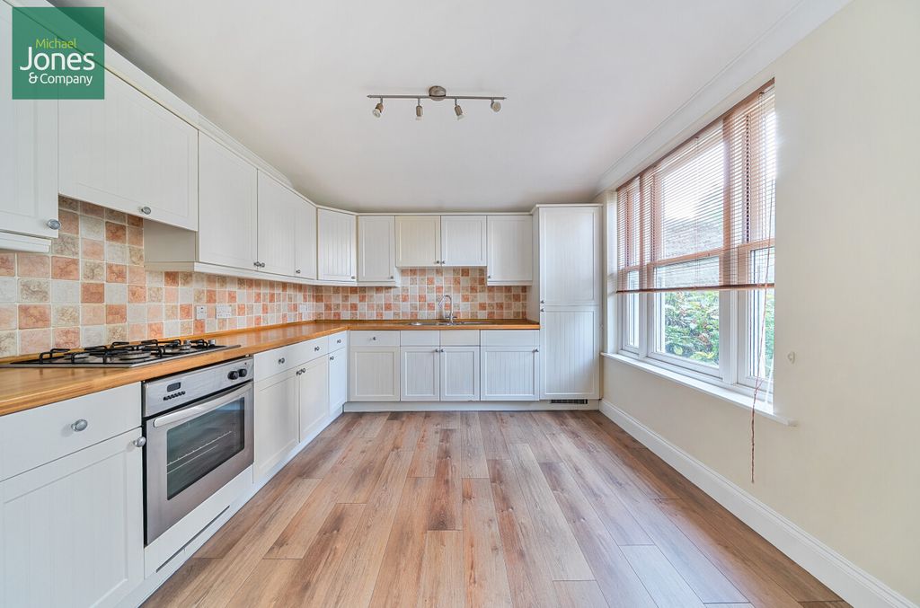 Property photo 2 of 20 c312c966-De18-454...