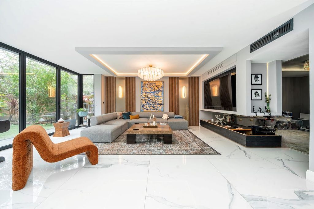 Property photo 2 of 19