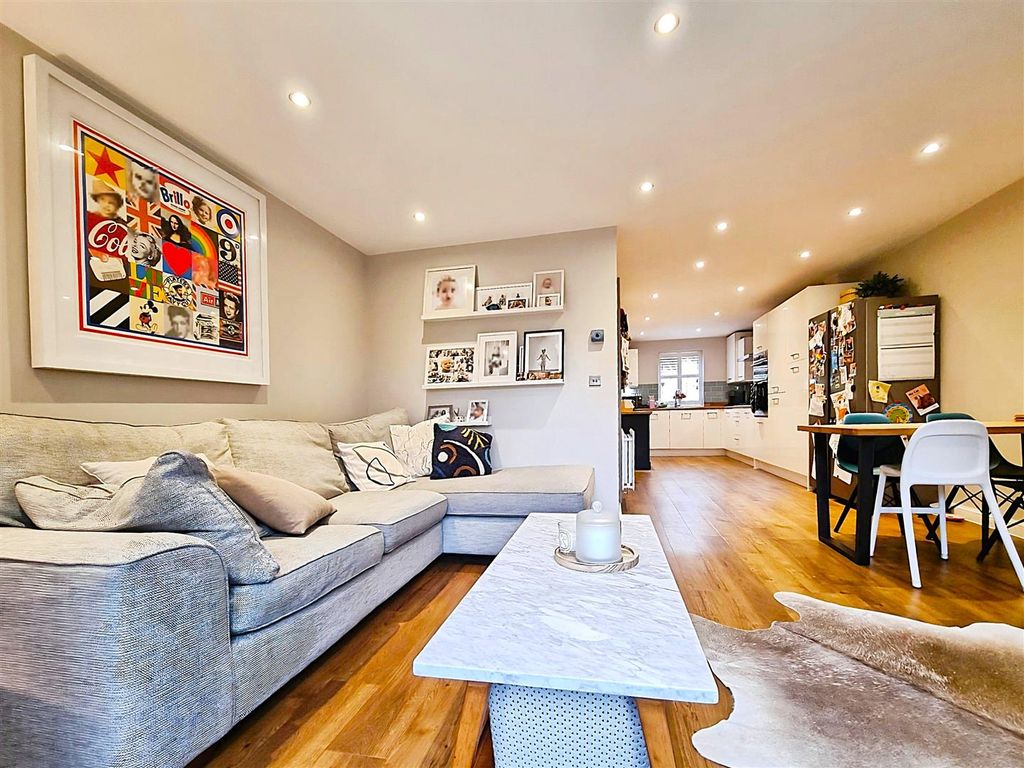 Property photo 2 of 26 81Db9c64-Photo-2025-10-23-11-18-42 20 284 29.Jpg