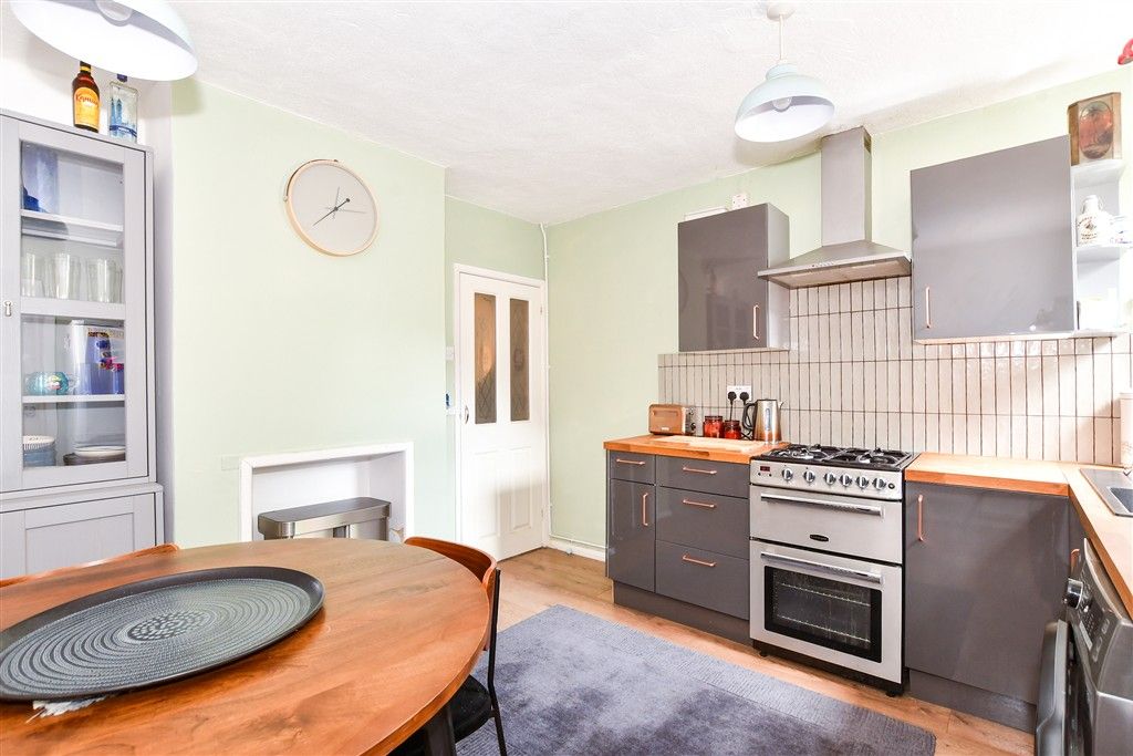 Property photo 3 of 11 Kitchen