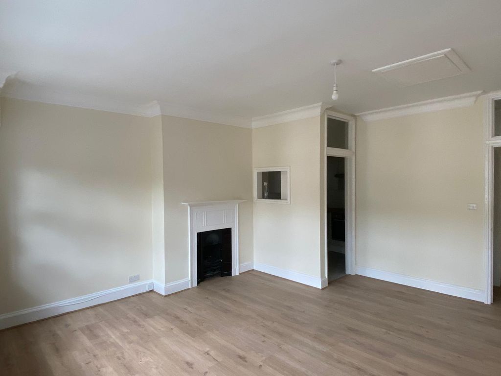 Property photo 2 of 4 Living Room