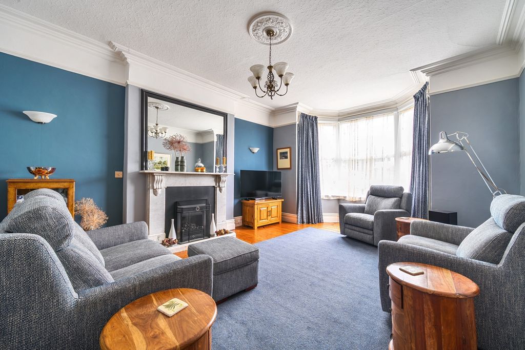 Property photo 3 of 29 5