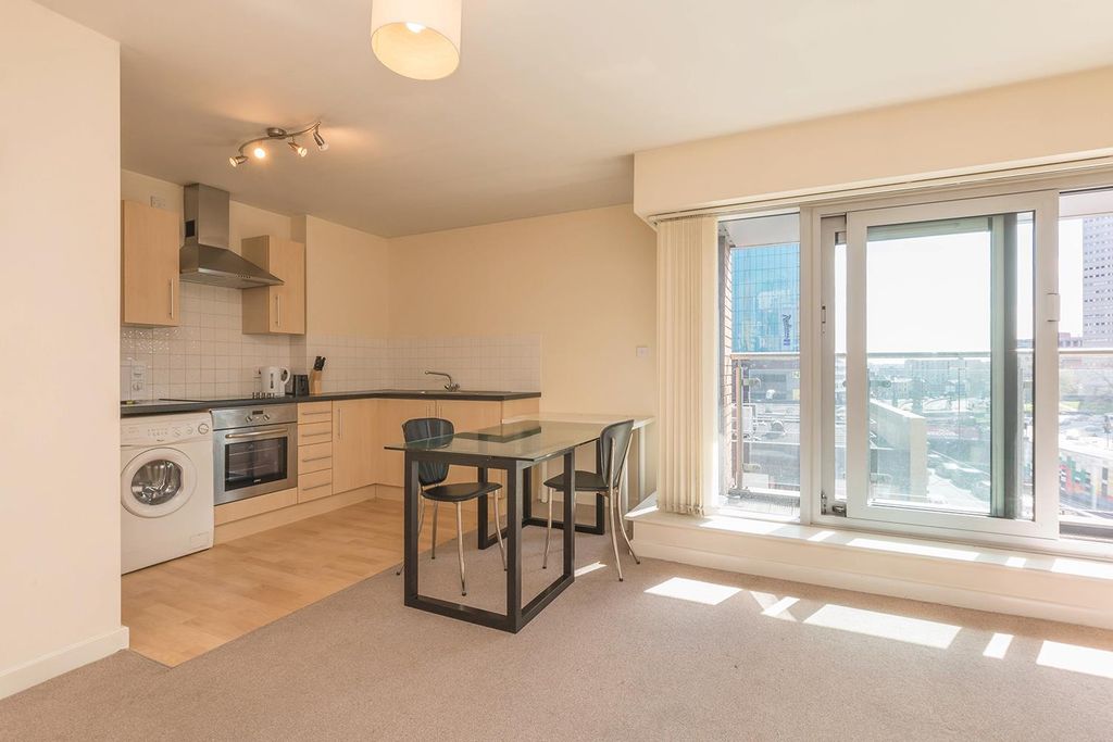 Property photo 2 of 10 Kitchen/Dining Area